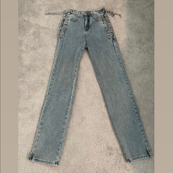 breaking chains straight leg jeans light blue wash